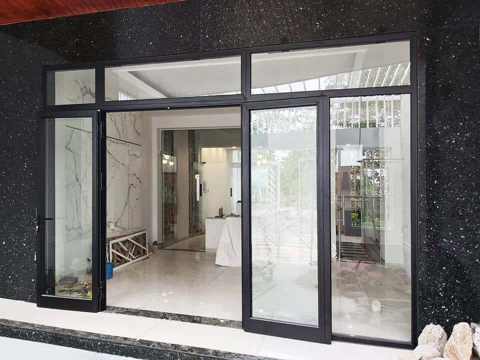 cửa nhôm dạng mở quay